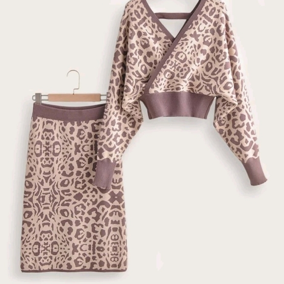 Matching sweater top and skirt - Picture 1 of 3